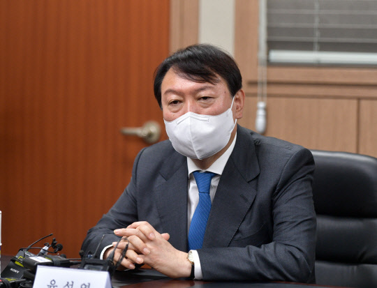 국민의힘 윤석열 대선 경선 예비후보가 지난 3일 오전 서울 종로구 기독교회관에서 열린 한국교회 대표연합기관 및 평신도단체와 간담회에 참석, 인사말을 하고 있다. 연합뉴스
